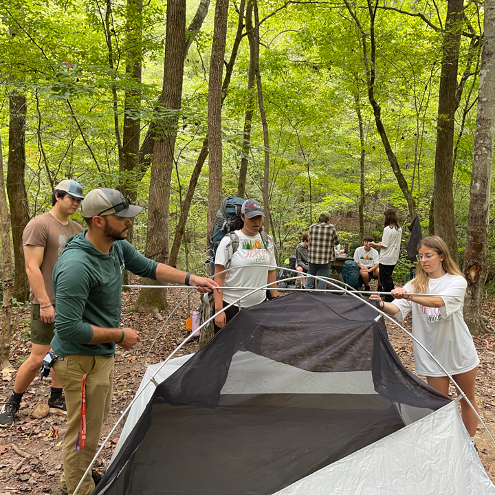 Happy&hikerSettingUpTent-720SQ Happy&hikerSettingUpTent-720SQ